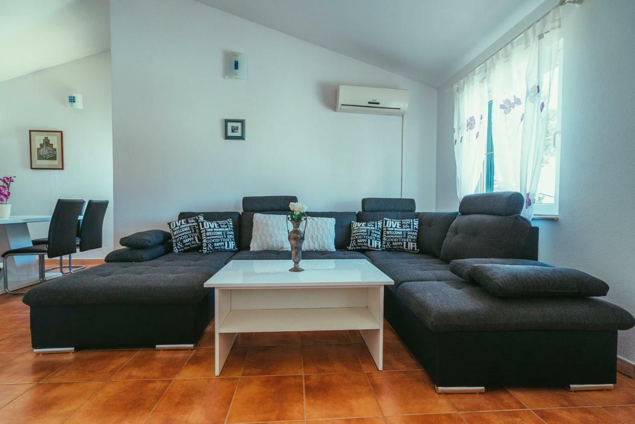 Villa Relax เวลลิคิ ดราเวนนิค ภายนอก รูปภาพ